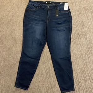PLUS SIZE DESIGNER JEANS